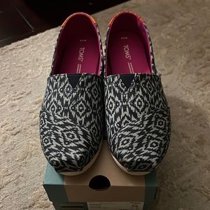 Toms Alpargata Navy Ikat Diamonds Print - Size 6.5 NEW WITH TAGS